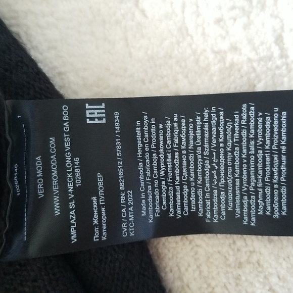 Top col V SLEEVLESS - Picture 4 of 8